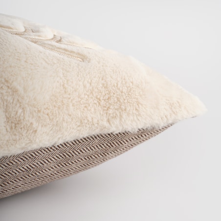 Poszewka Futrzana Antleris 45x45 cm z motywem renifera