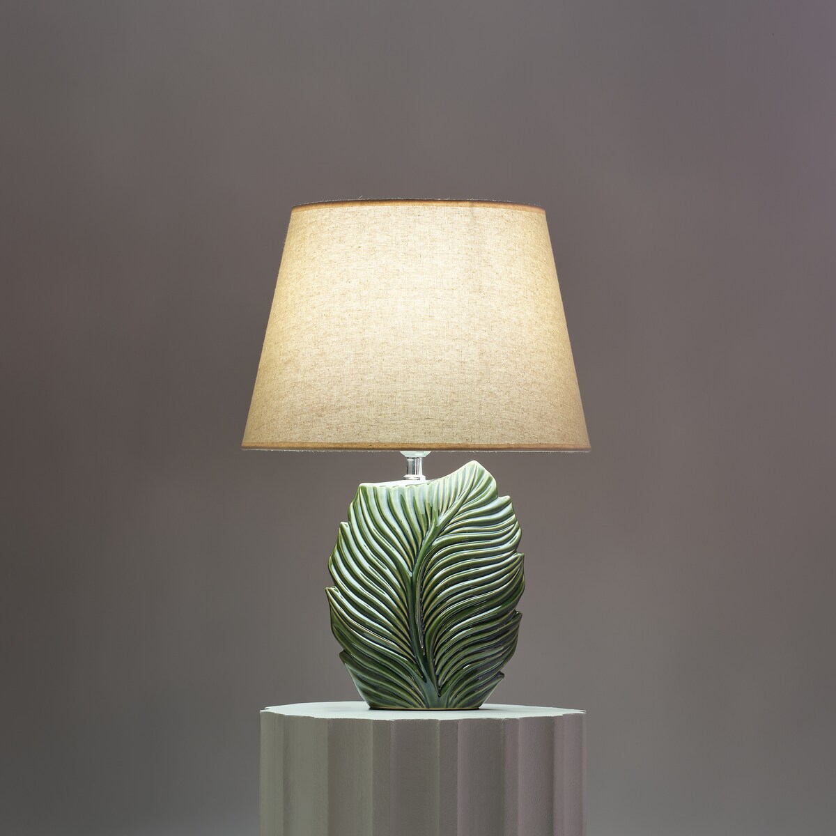 Lampa Stołowa Finda z motywem liściastym