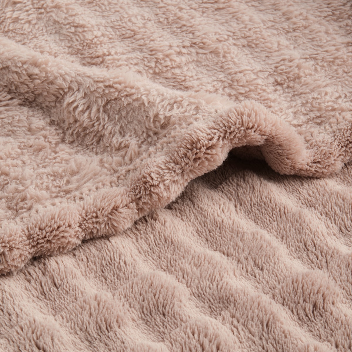 Jednokolorowy koc z wytłoczonym wzorem Operta 150x200 cm