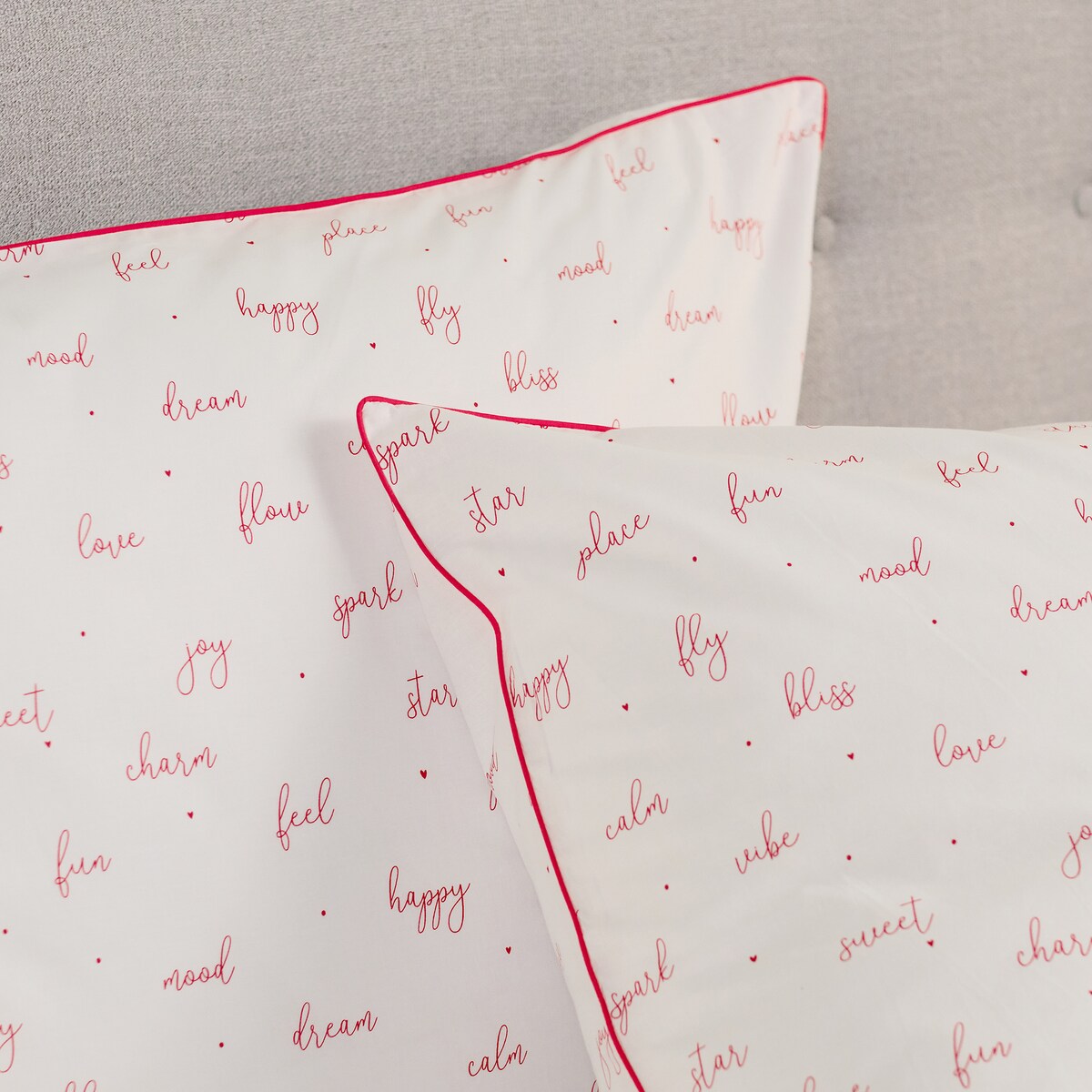 Pościel bawełniana z lamówką Zafir 200x220 cm z motywem napisów