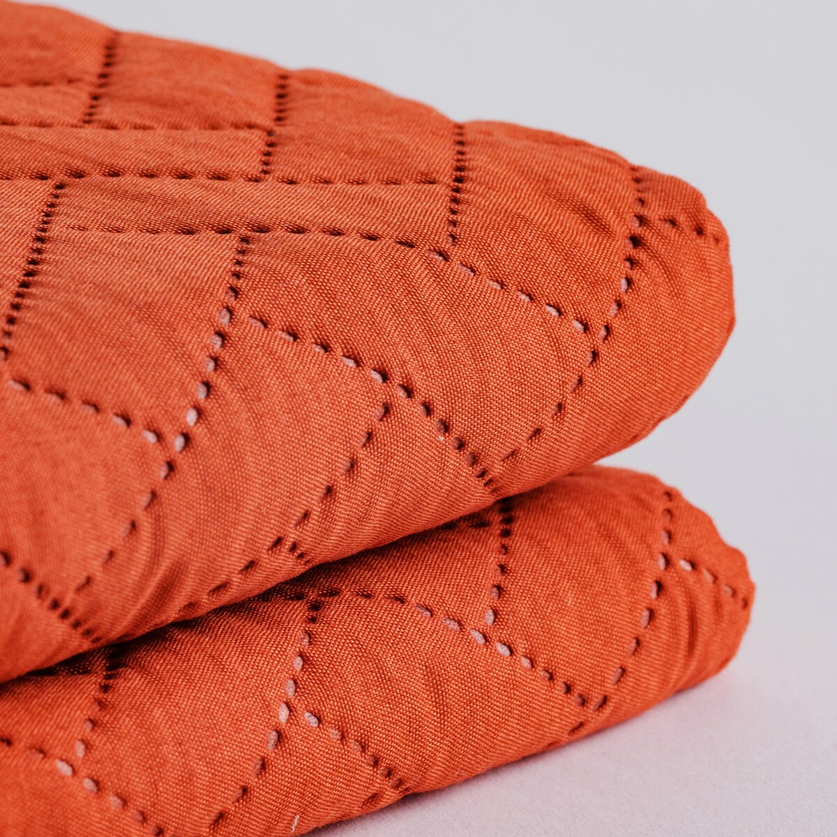 Jednokolorowa narzuta na łóżko Twist 200x220 cm