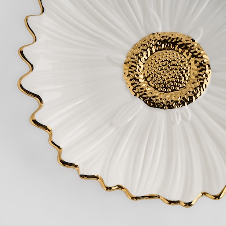 Patera Daisinig z motywem kwiatowym