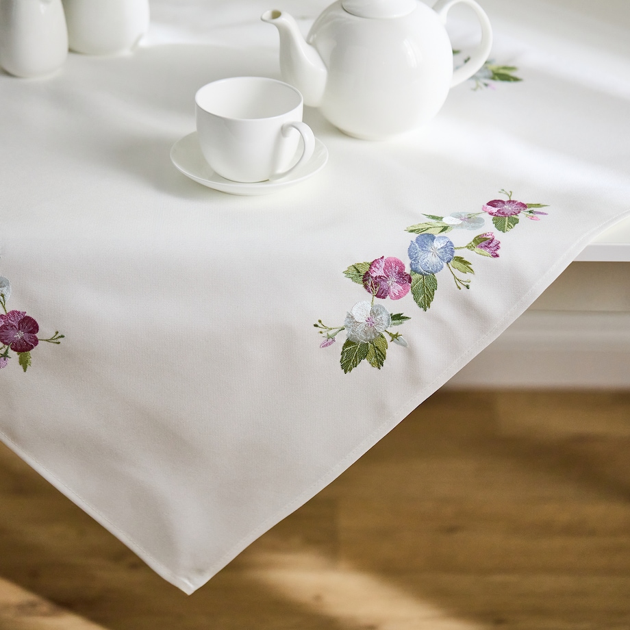 Serweta Haftowana Pansisa 80x80 cm z motywem kwiatowym