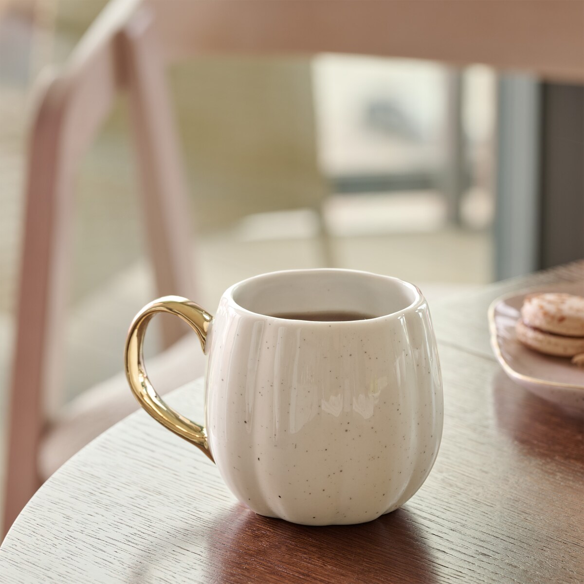 Kubek w kształcie dyni ze złotym uchwytem Cremo