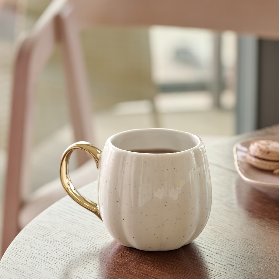 Kubek w kształcie dyni ze złotym uchwytem Cremo