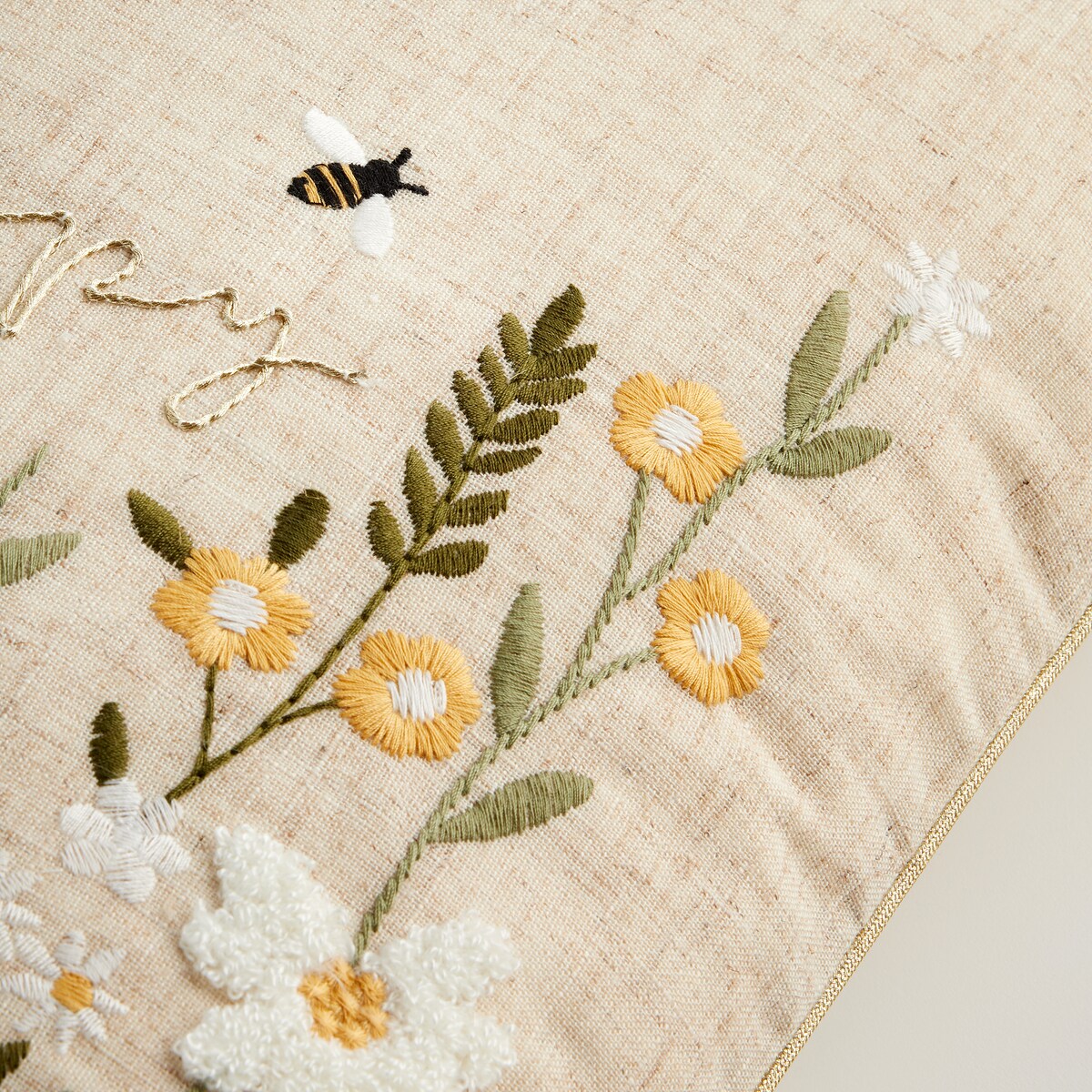 Poszewka Haftowana Beebee 45x45 cm z motywem zwierzęcym