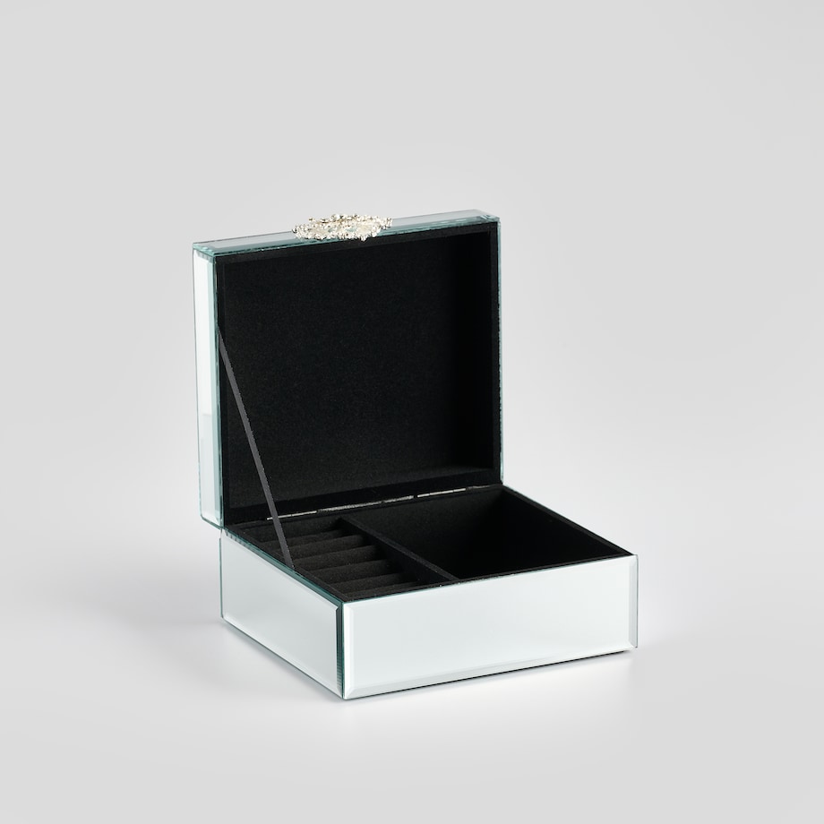 Szklana szkatułka na biżuterię z ozdobnym zapięciem mirro