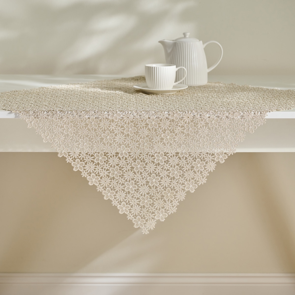 Serweta koronkowa Florina 80x80 cm z motywem kwiatowym