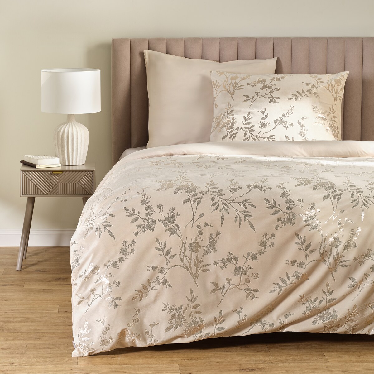 Pościel welwetowa ze złotym nadrukiem Pansema 200x220 cm z motywem postaci