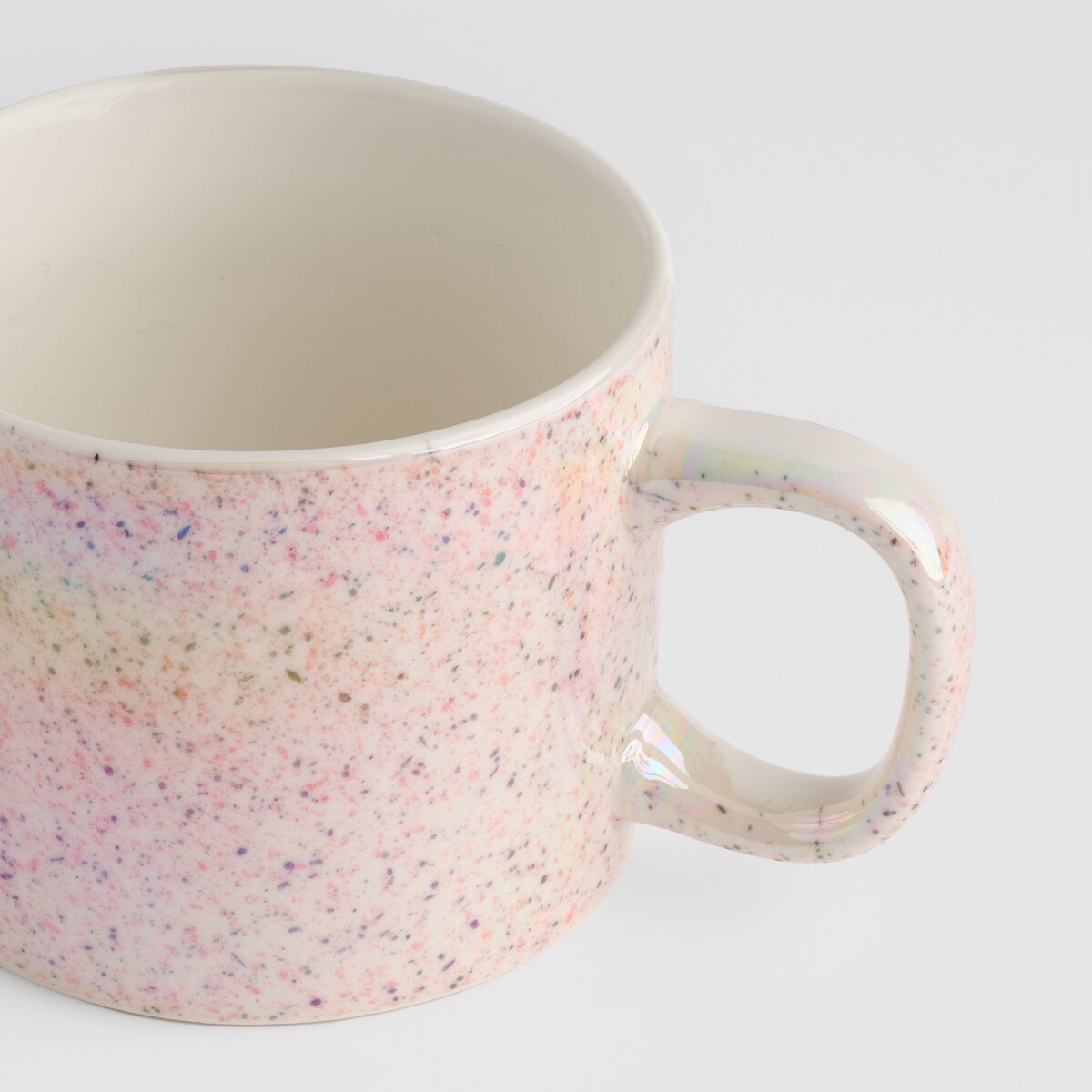 nakrapiany kubek ittle z opalizującą powłoką