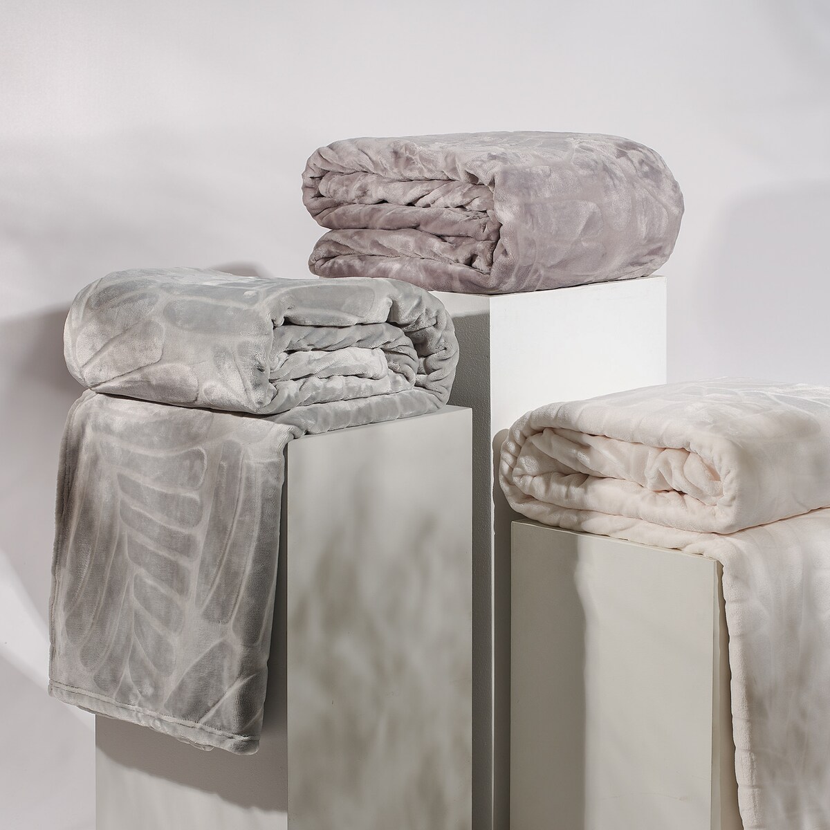 Koc Hoyani 200x220 cm z motywem liściastym