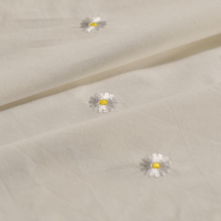 Pościel z perkalu z haftem Margotka 160x200 cm z motywem kwiatowym