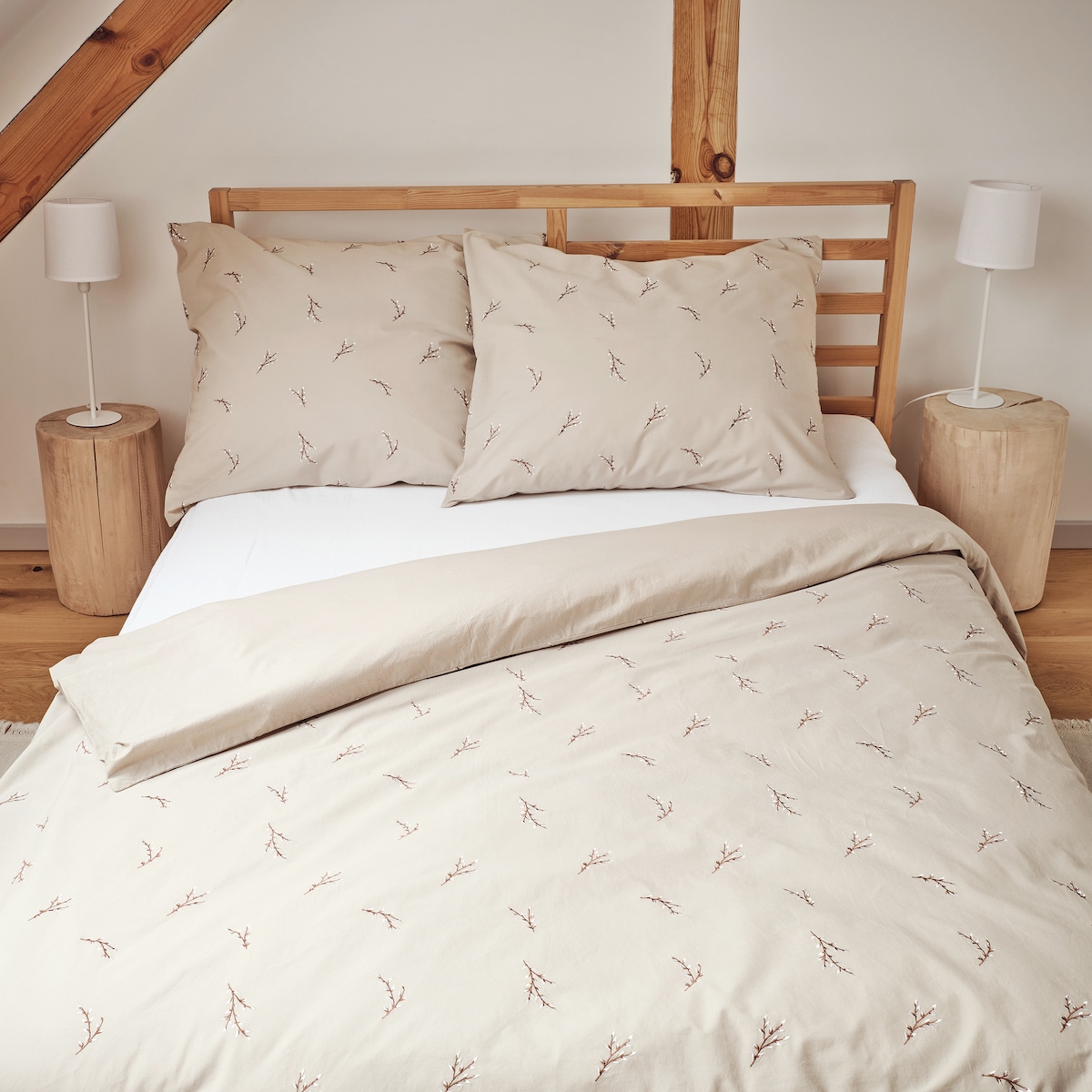 Pościel bawełniana z haftem Bazin 200x220 cm z motywem roślinnym