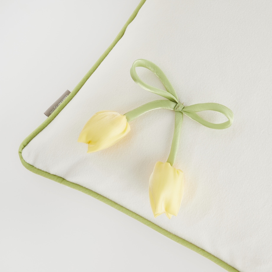 Poszewka Haftowana Broseley 45x45 cm z motywem kwiatowym