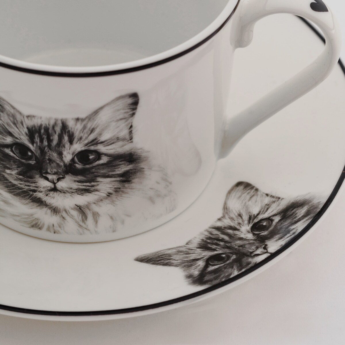 Filiżanka ze spodkiem z kotem Kittie z motywem zwierzęcym