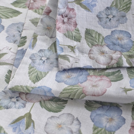 Serweta z nadrukiem Pansiso 80x80 cm z motywem kwiatowym