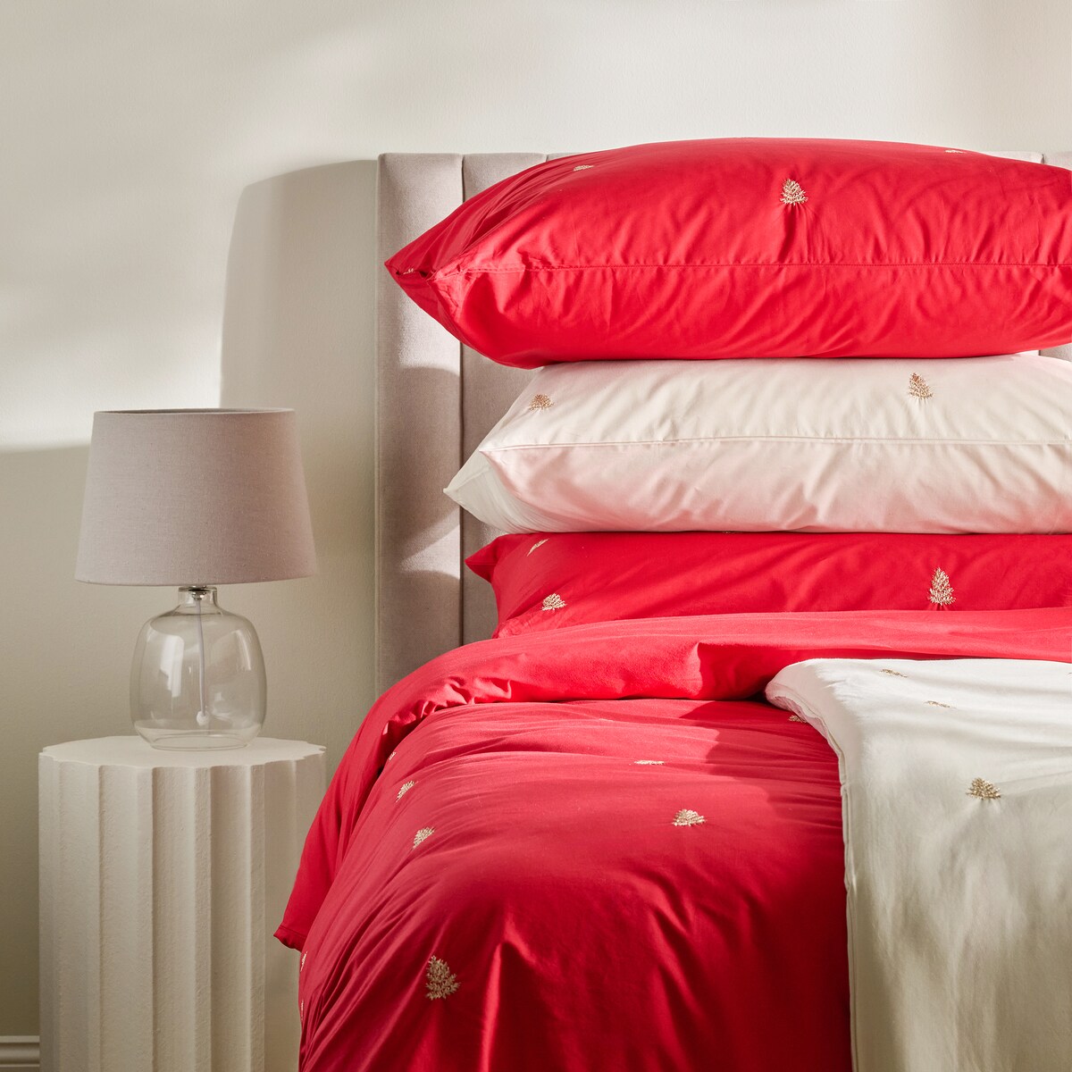 Pościel bawełniana z haftem Genna 200x220 cm z motywem choinki