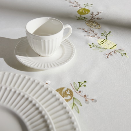 Obrus Haftowany Catkins 150x360 cm z motywem bazi