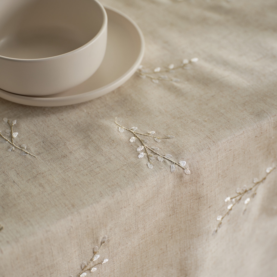 Obrus Haftowany Bazinka 150x220 cm z motywem bazi