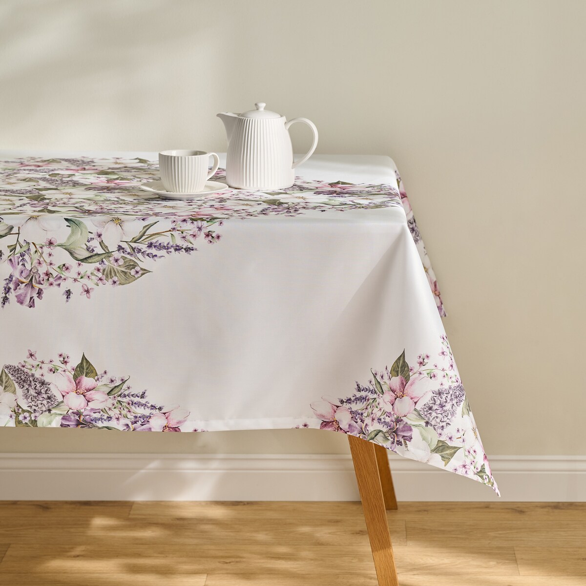 Obrus z nadrukiem Bezillo 150x220 cm z motywem kwiatowym