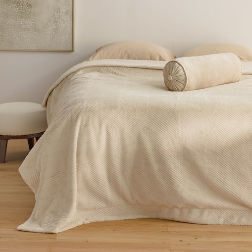 Narzuta Futrzana Przeszywana w Geometryczny Wzór Abraco 200x220 cm