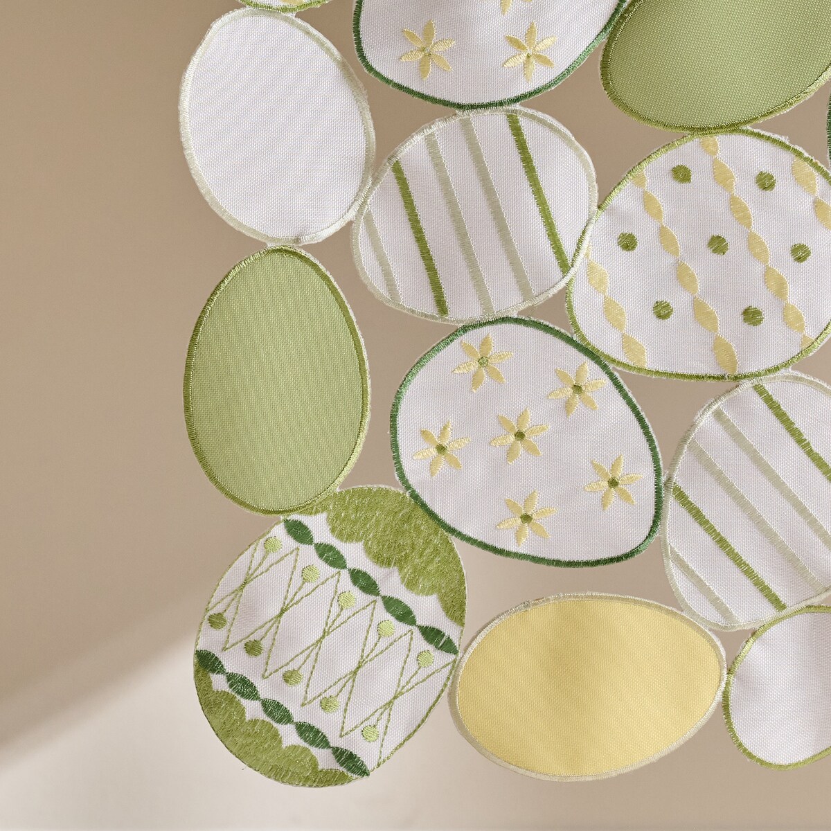 Bieżnik Haftowany Egios 35x180 cm z motywem jajka