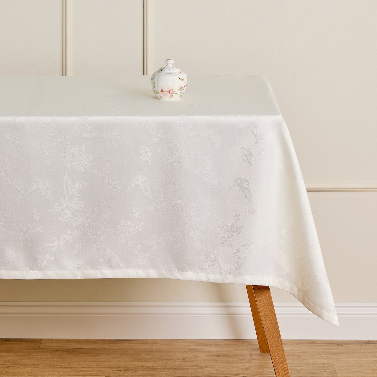 Obrus Żakardowy Allanis 130x180 cm z motywem kwiatowym