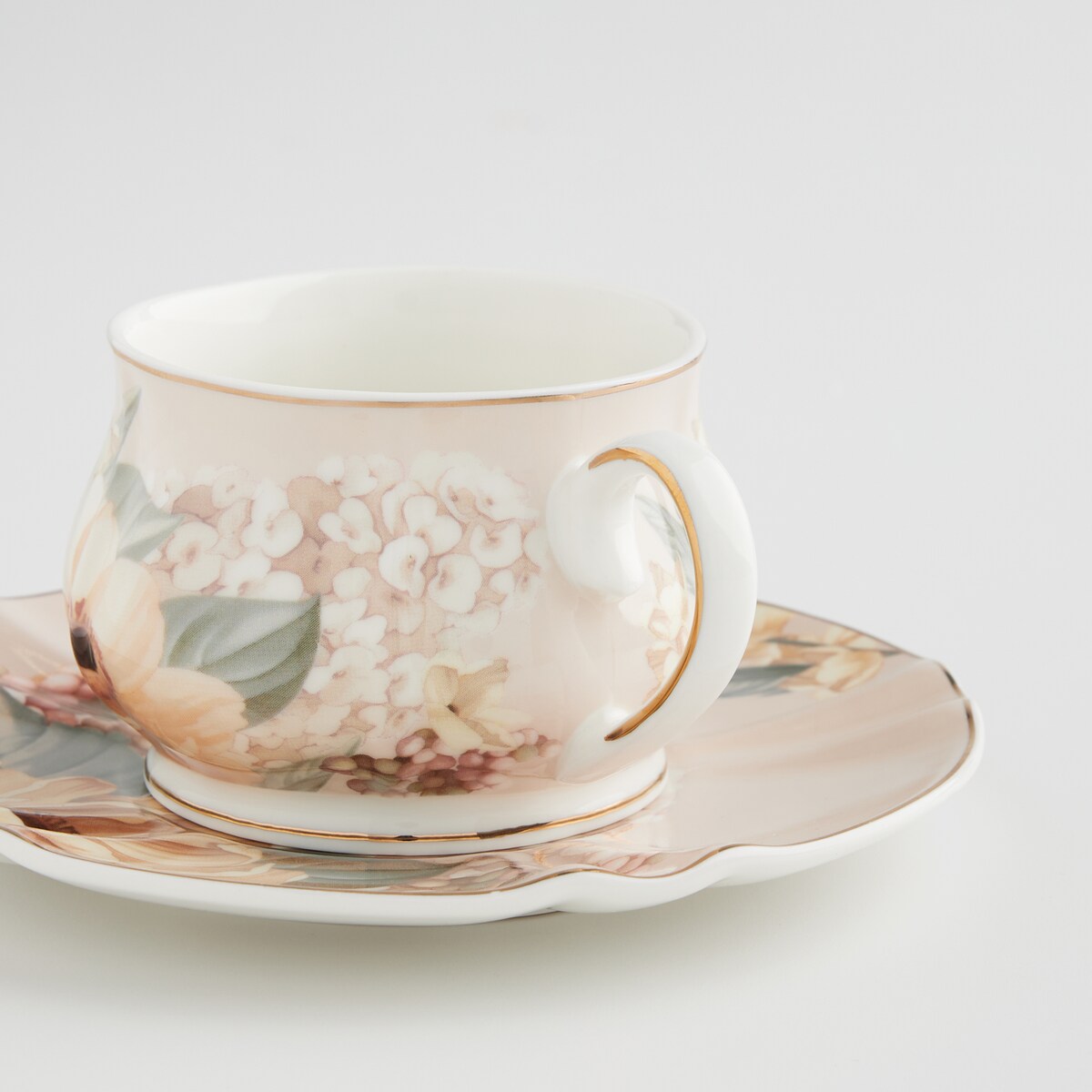 Filiżanka ze spodkiem w kwiaty Amorette
