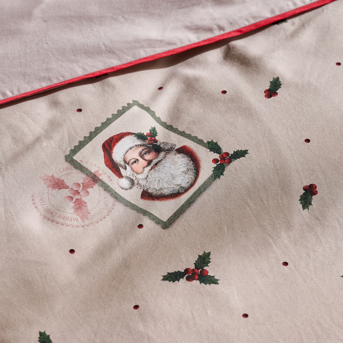 Pościel z bawełny satynowej z lamówką Winterpost 200x220 cm z motywem mikołaja