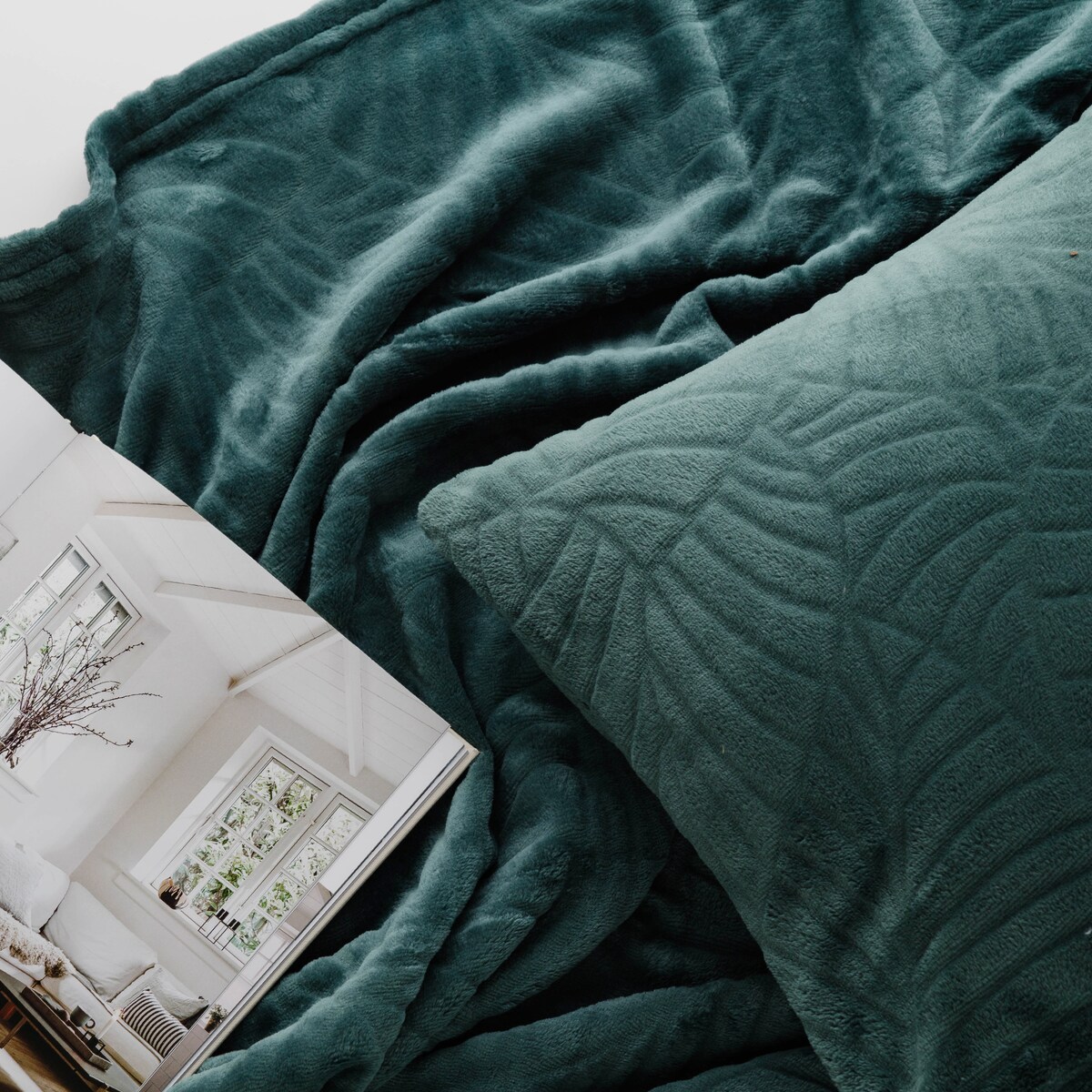 Jednokolorowy koc z wytłoczonym wzorem Leafline 150x200 cm