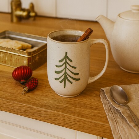 Kubek Invernos z motywem choinki