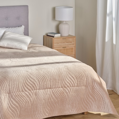 Jednokolorowa narzuta na łóżko z wytłoczonym wzorem Kaylin 200x220 cm