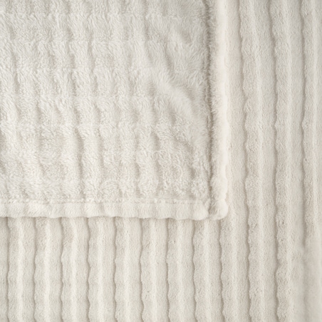 Jednokolorowy koc z wytłoczonym wzorem Operta 150x200 cm