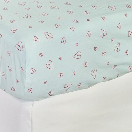 Prześcieradło z bawełny satynowej z gumką Malorinka 160x200 cm z motywem serca