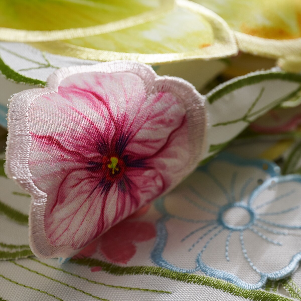 Bieżnik Haftowany Floresse 35x175 cm z motywem kwiatowym