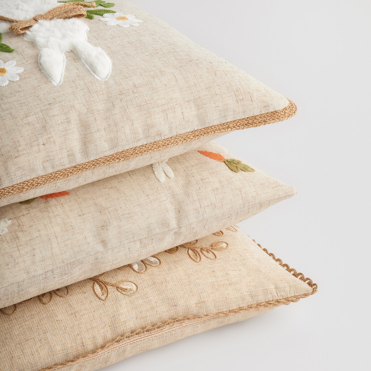 Poszewka Haftowana Oaken 45x45 cm z motywem jajka