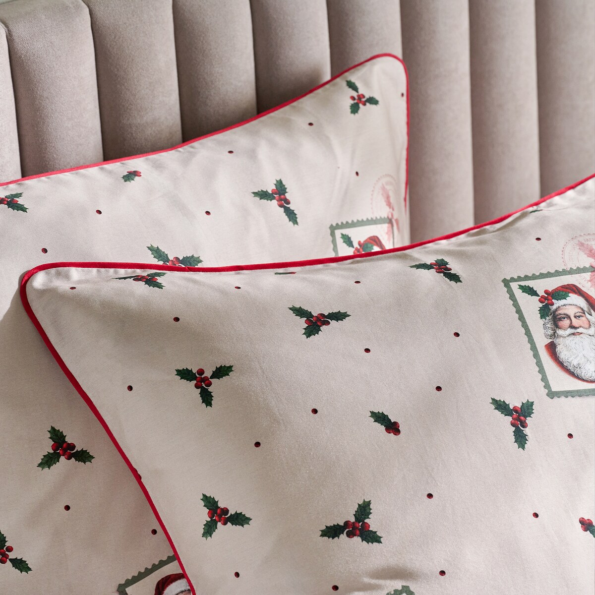 Pościel z bawełny satynowej z lamówką Winterpost 160x200 cm z motywem mikołaja