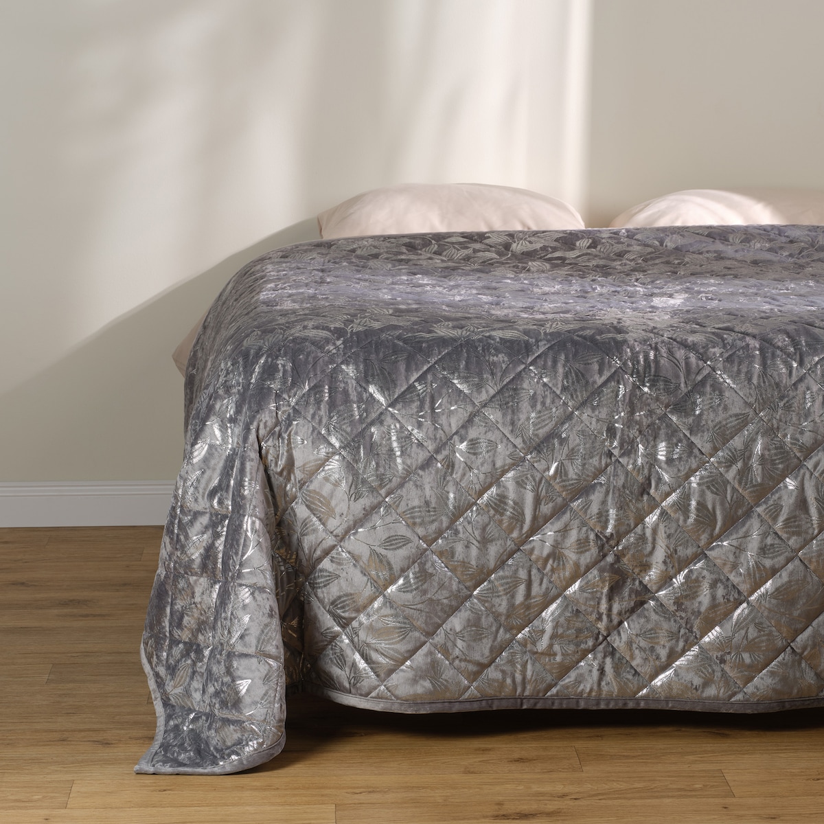 Narzuta Blomstela 200x220 cm z motywem roślinnym