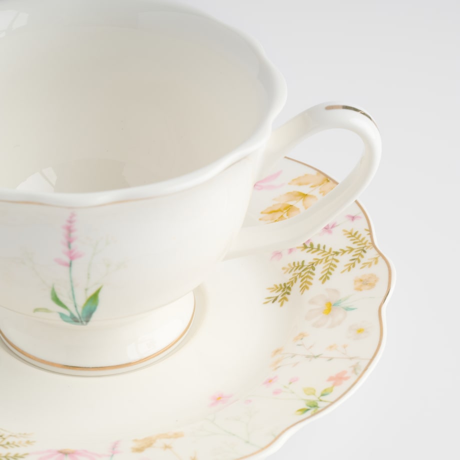 Filiżanka Ze Spodkiem Meadinna z motywem kwiatowym