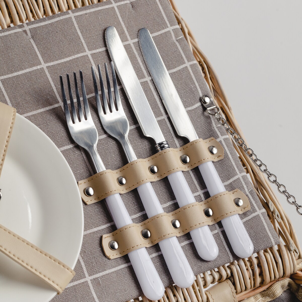 Kosz Piknikowy Z Przyborami Stipule 30x40 cm