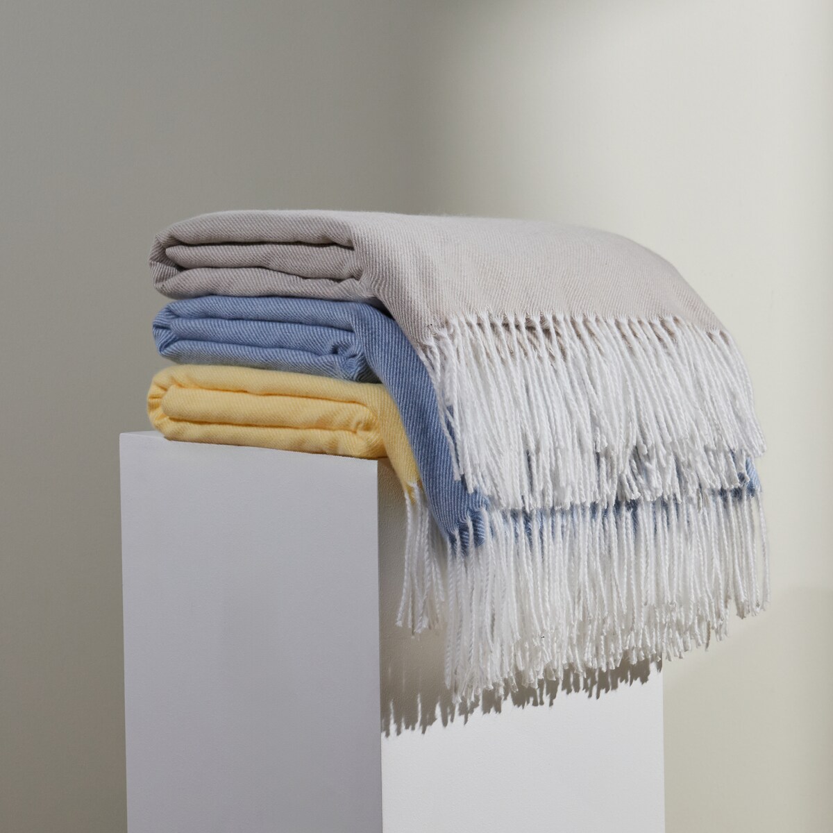 Pled Lekki Tkany z Frędzlami Lomani 150x200 cm