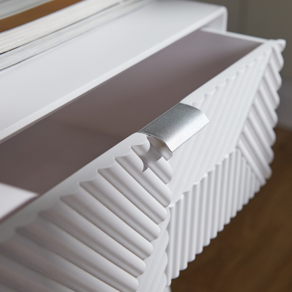 Ryflowana szafka nocna indygo