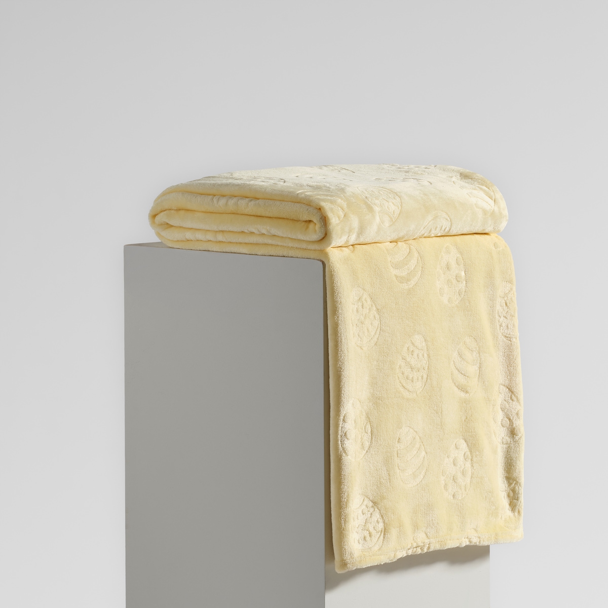 Jednokolorowy koc z wytłoczonym wzorem Joylis 150x200 cm z motywem jajka