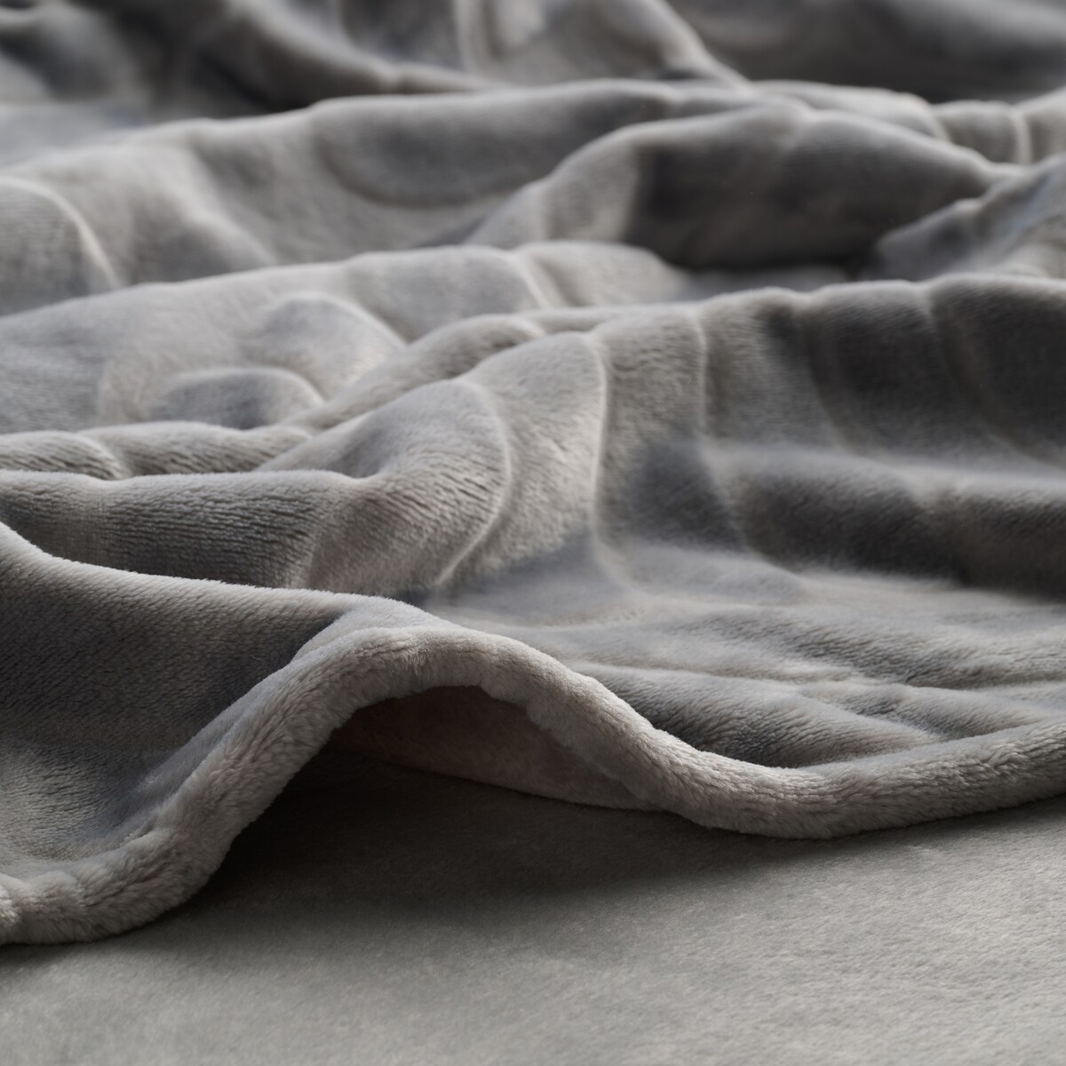 Koc Hoyani 200x220 cm z motywem liściastym