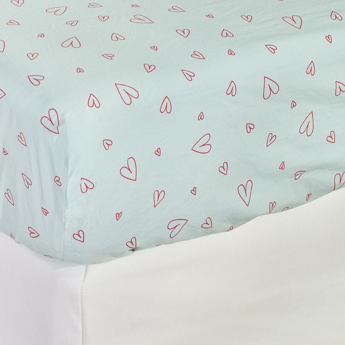 Prześcieradło z bawełny satynowej z gumką Malorinka 140x200 cm z motywem serc