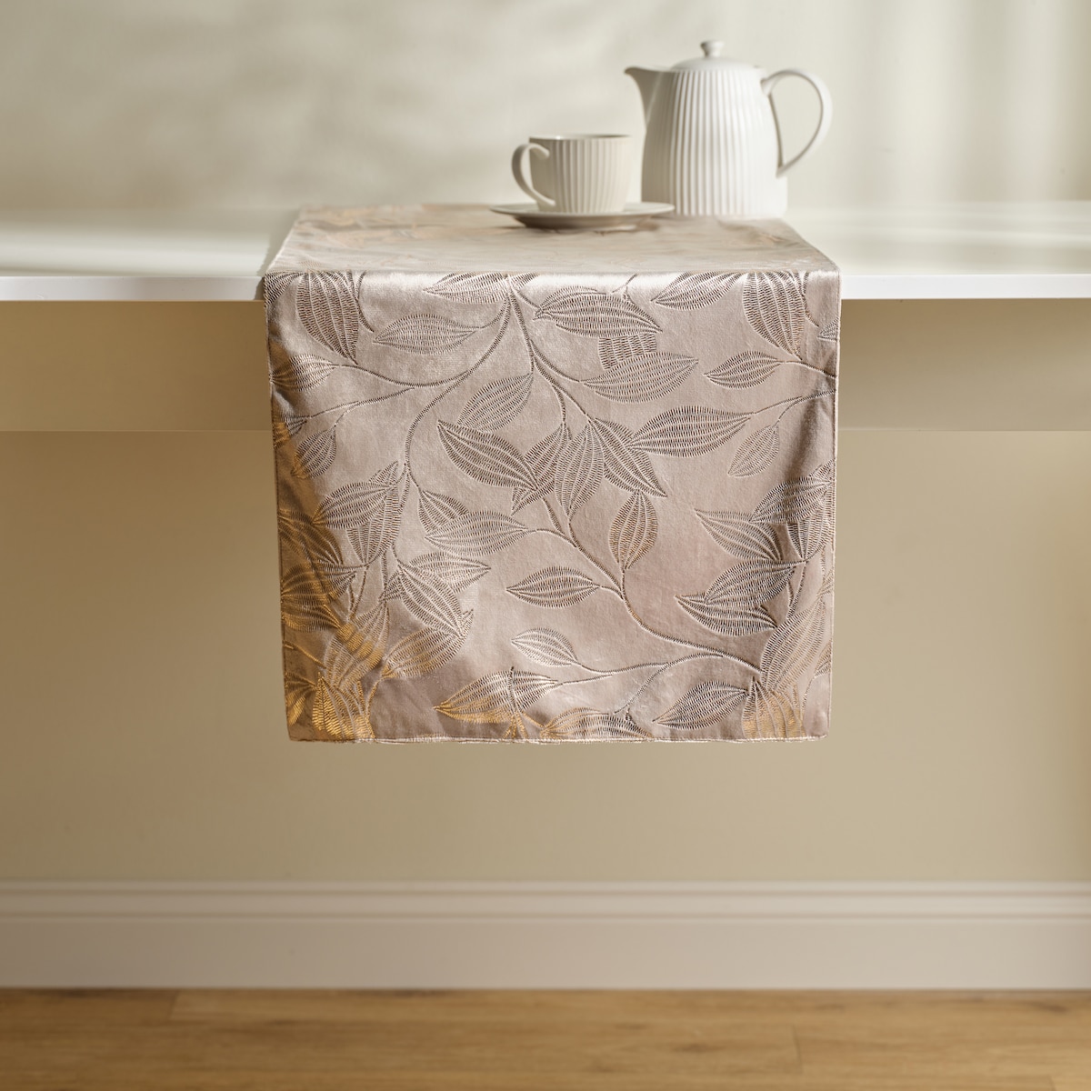 Bieżnik Blomstela 40x180 cm z motywem roślinnym