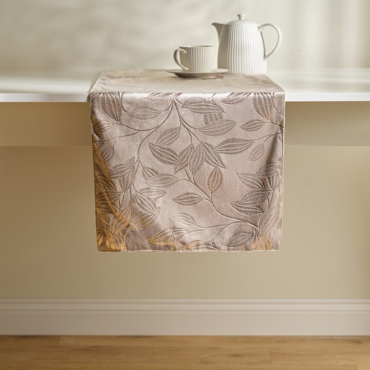 Bieżnik Blomstela 40x180 cm z motywem roślinnym