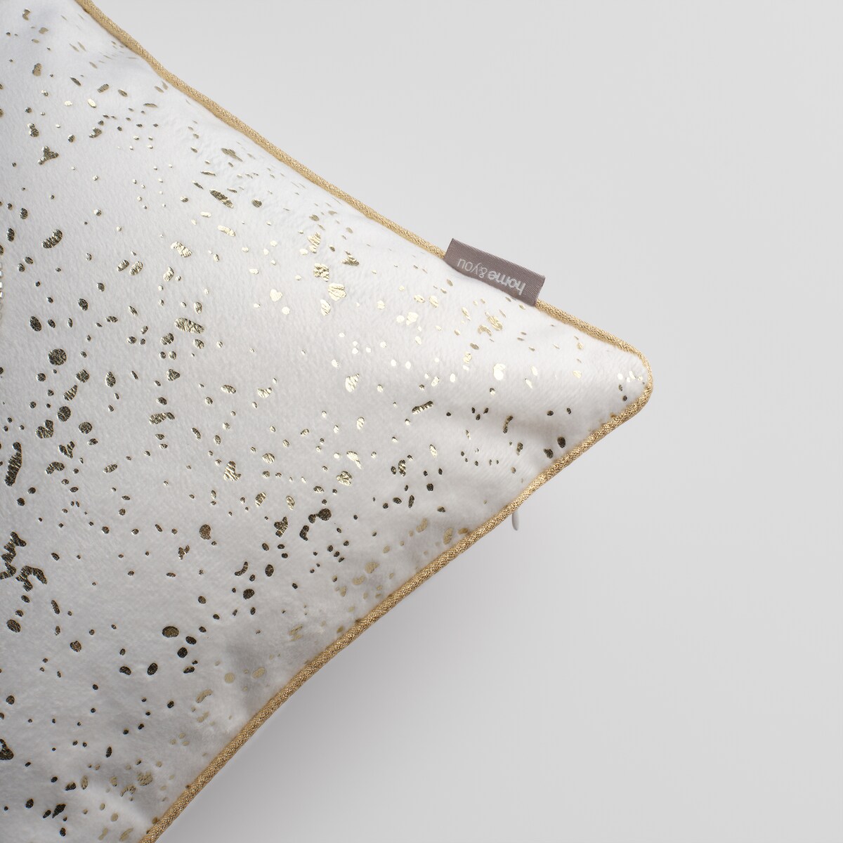 Poszewka Haftowana Dridis 45x45 cm z motywem renifera