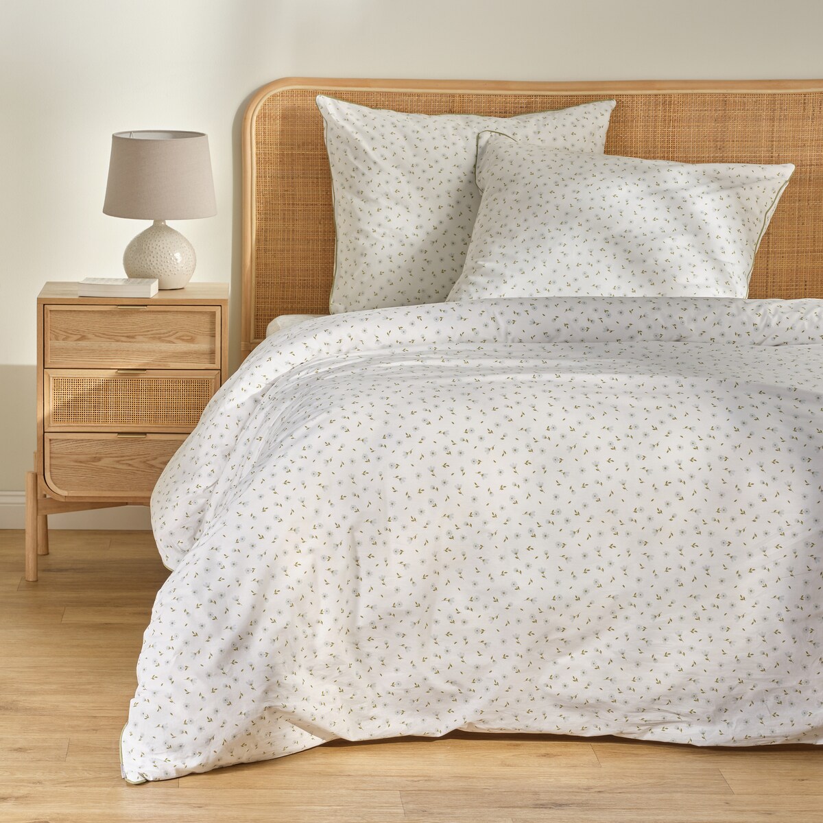 Pościel bawełniana z lamówką Avis 160x200 cm z motywem kwiatowym