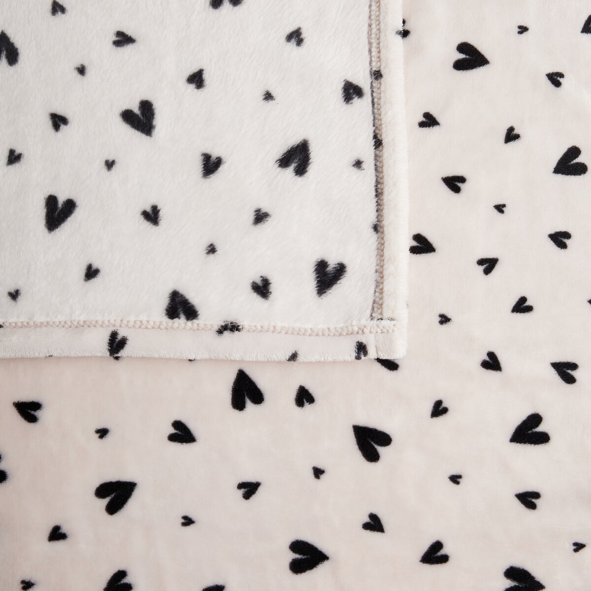 Drukowany koc Malorina 150x200 cm z motywem serc